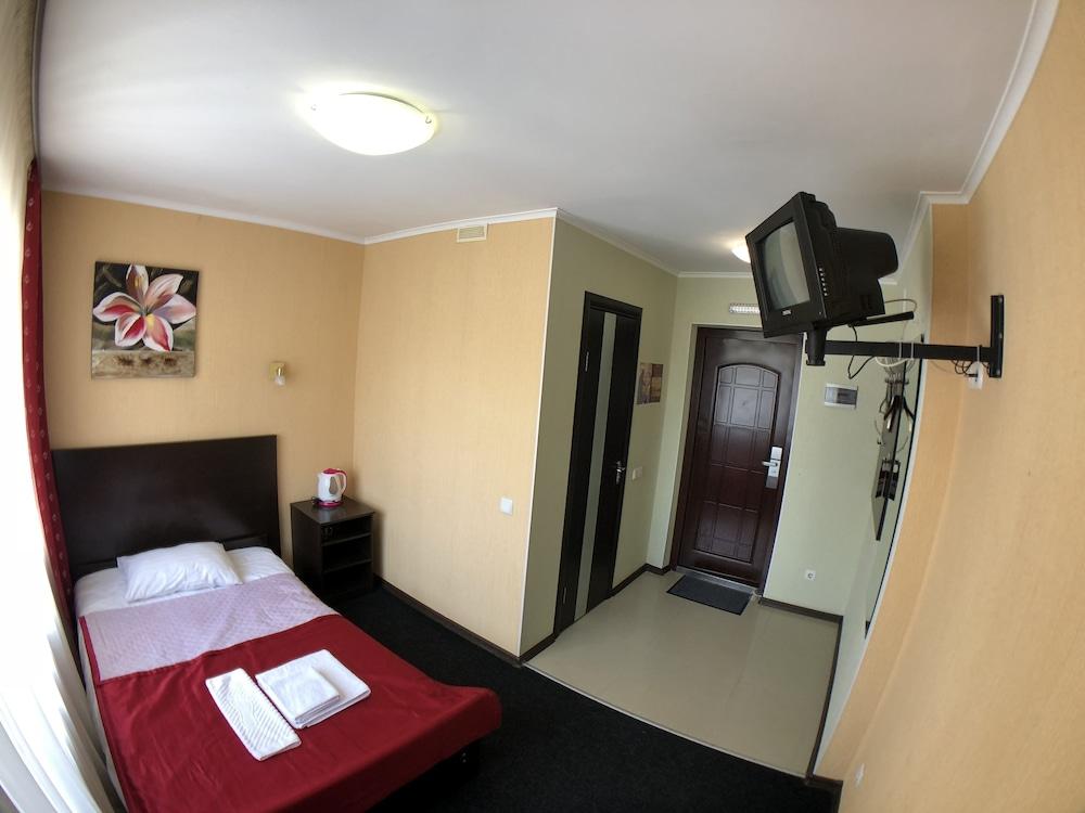 Hotel Nivki Kyiv Exterior photo